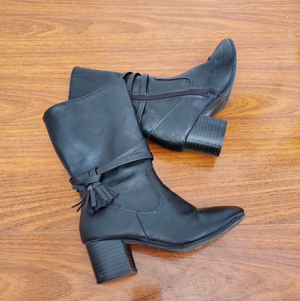 Girls Black boots w/ heels